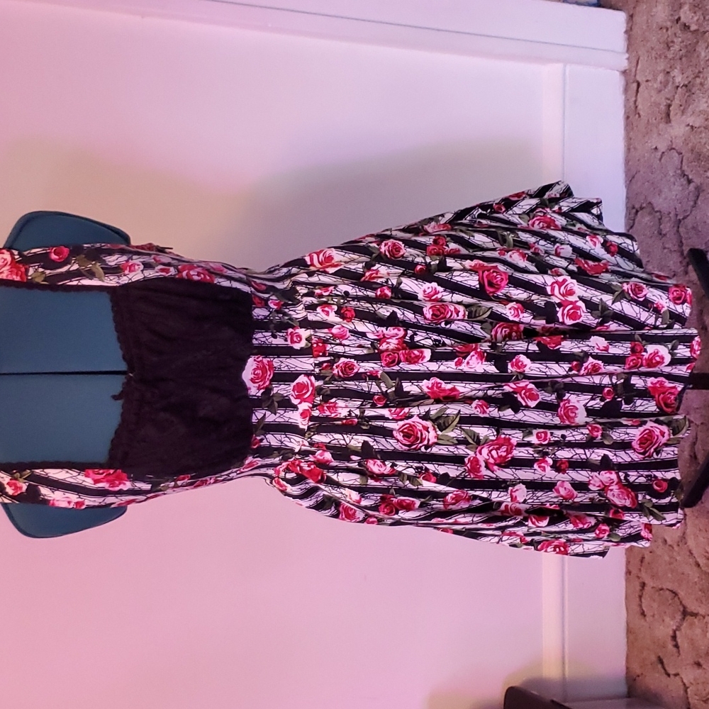 STORE CLOSING IN 24 HOURS Hot Topic dress with pockets size M